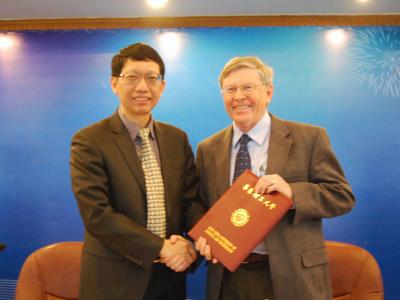 Maurice Brookhart教授受聘万象城官网客座教授