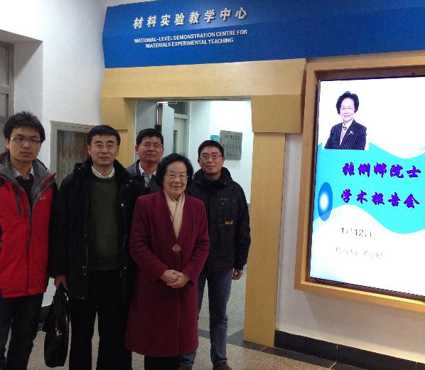 访问期间与万象城allwincity官网教师合影