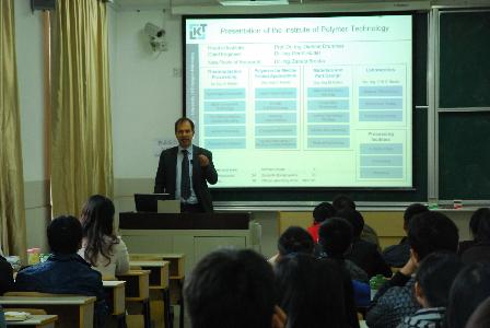 Dietmar Drummer教授为万象城allwincity官网本科生授课